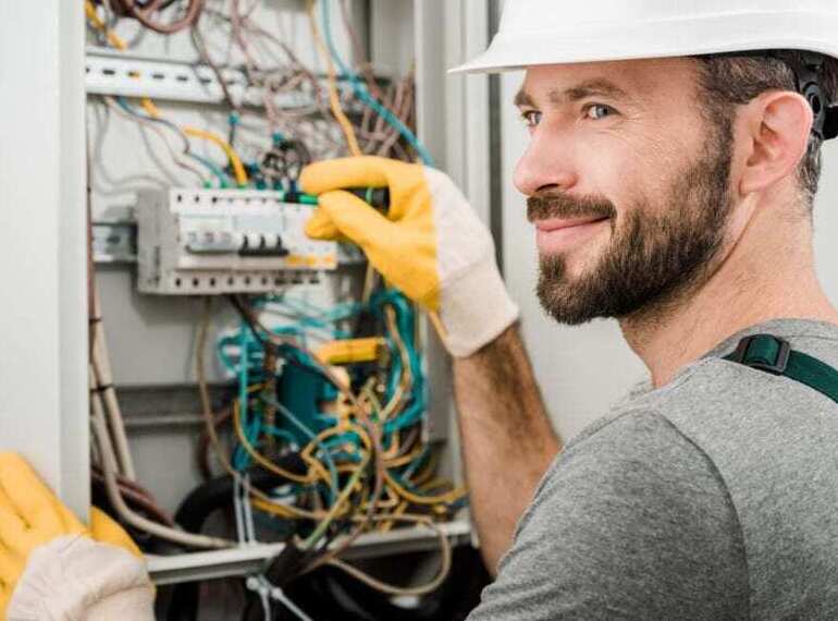 Ce trebuie sa ai in vedere inainte de a contacta un electrician